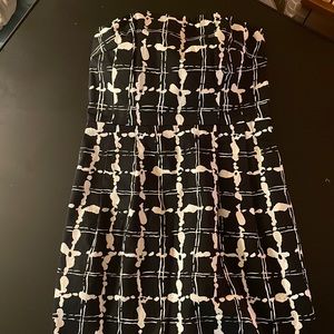 Express Designs. Cocktail/Party Dress. B/W size 8